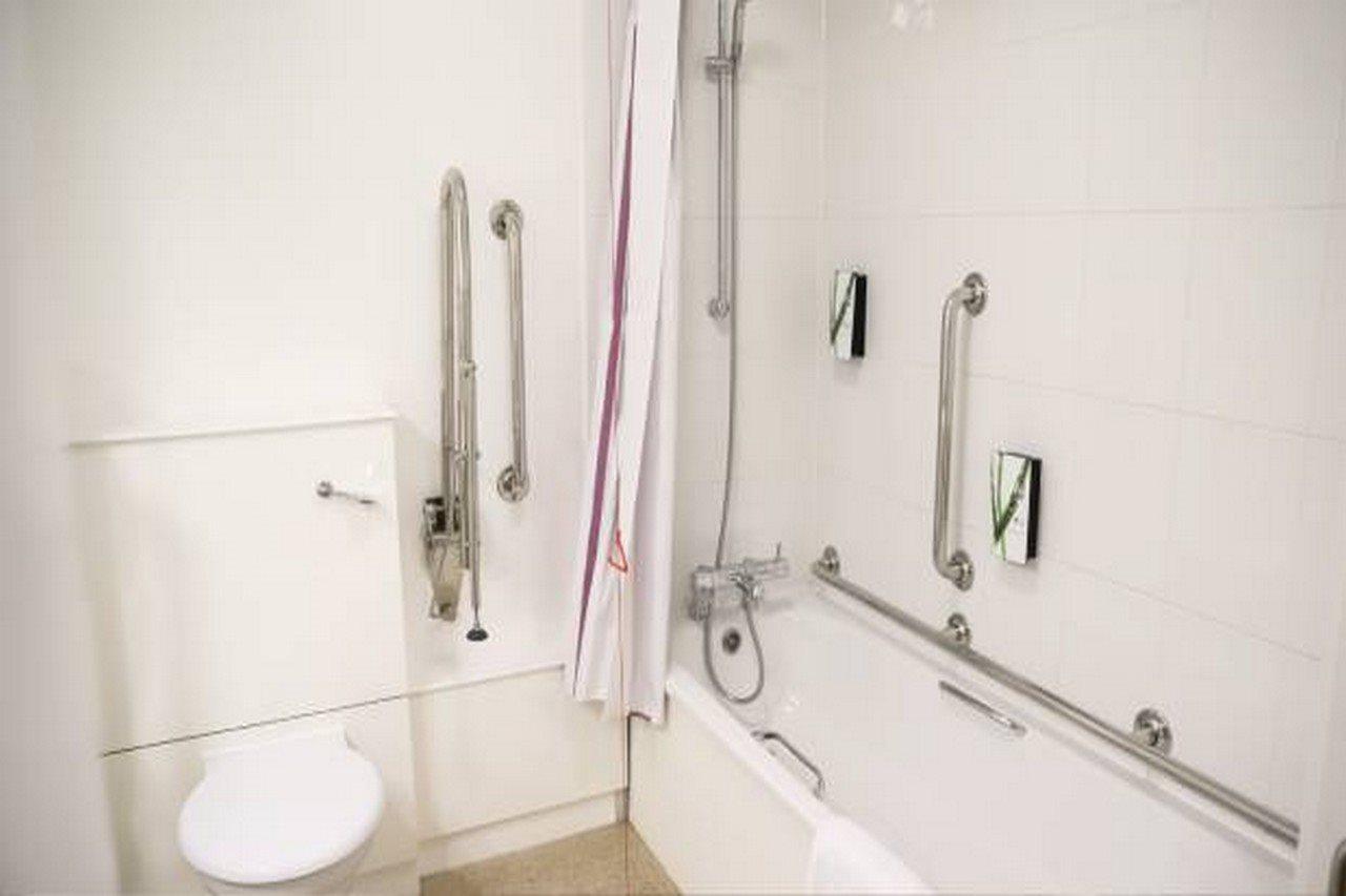 Premier Inn Wolverhampton City Centre ภายนอก รูปภาพ