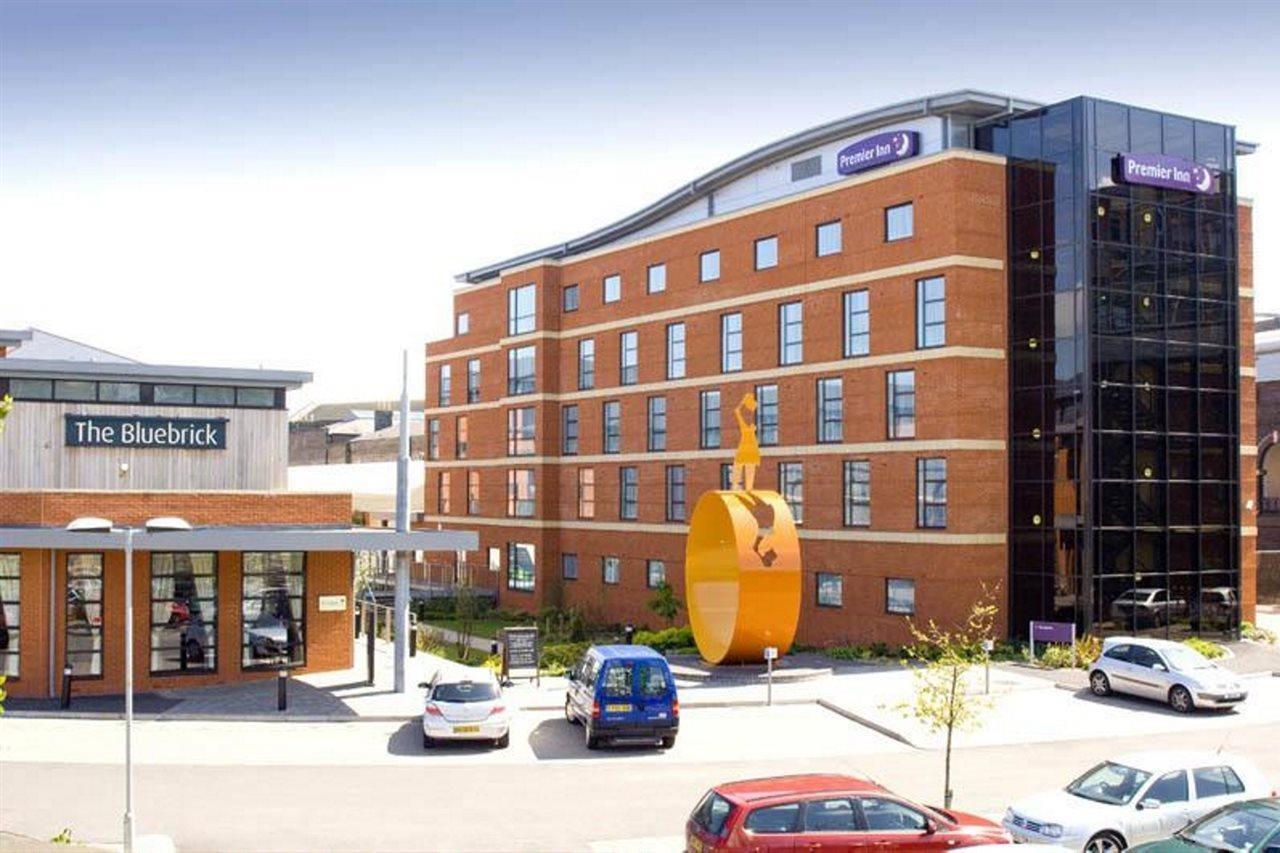 Premier Inn Wolverhampton City Centre ภายนอก รูปภาพ
