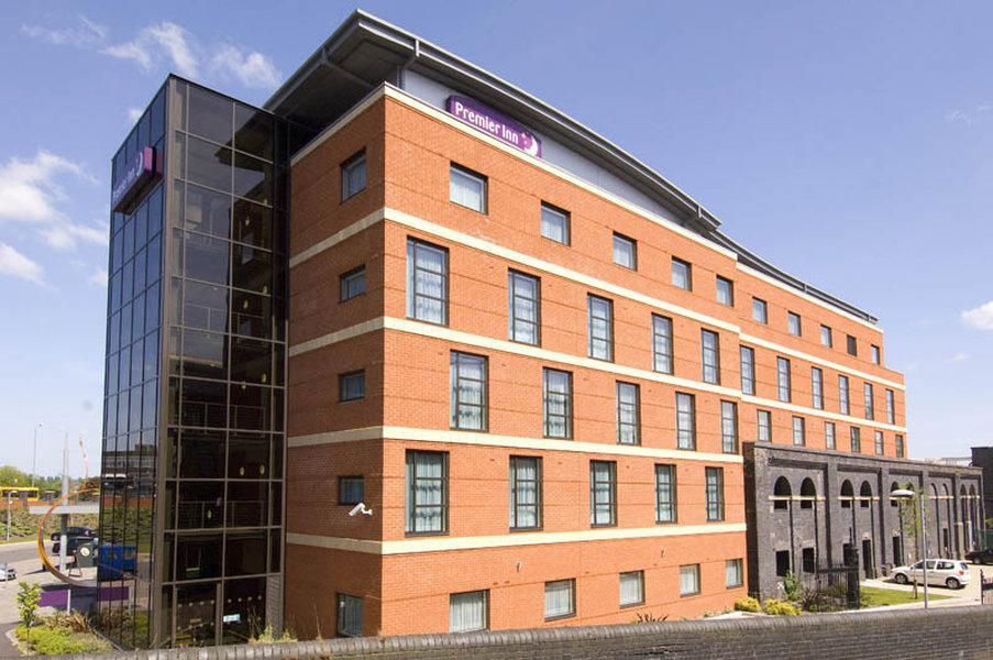 Premier Inn Wolverhampton City Centre ภายนอก รูปภาพ