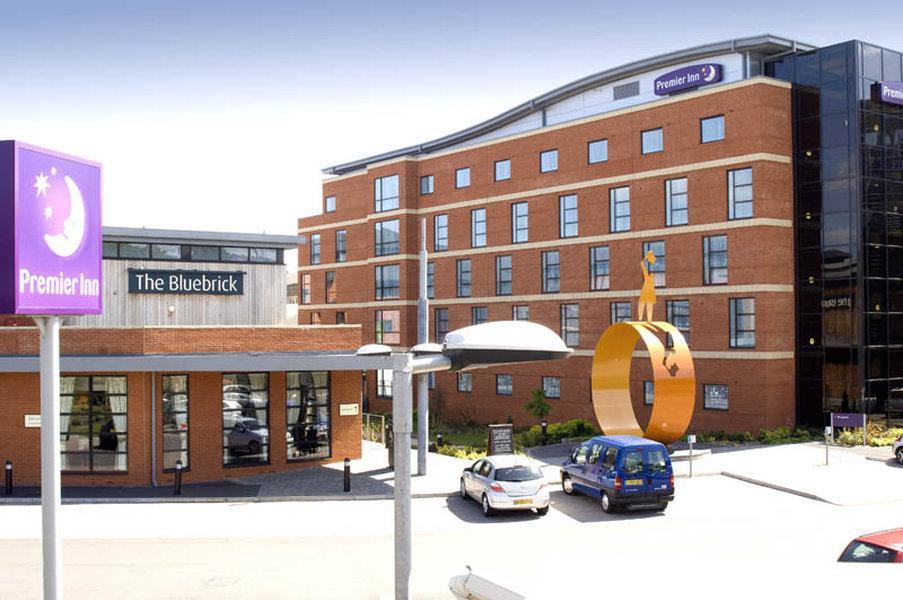Premier Inn Wolverhampton City Centre ภายนอก รูปภาพ