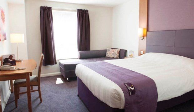 Premier Inn Wolverhampton City Centre ภายนอก รูปภาพ